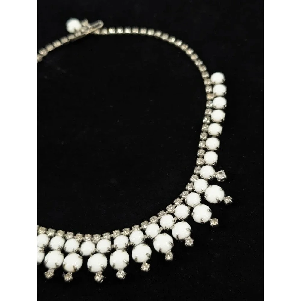 VTG Kramer New York Milk Glass Bib Necklace Choker Clear Rhinestone Silver‎ Tone